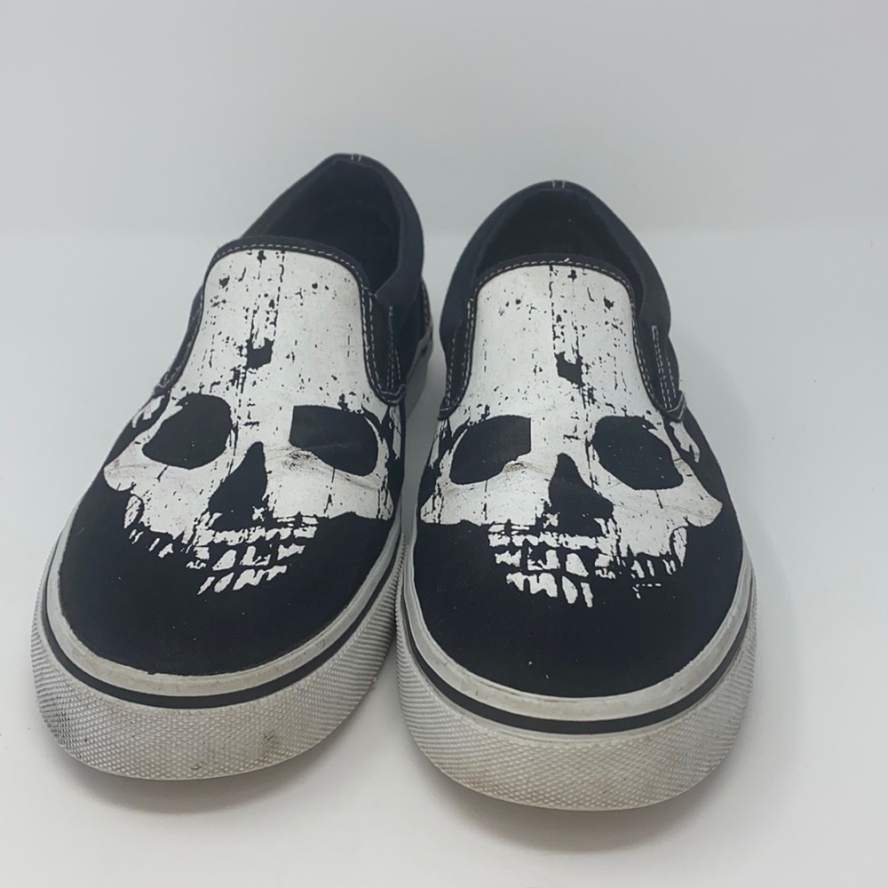 LU skull black and white slip one men’s Sz 11